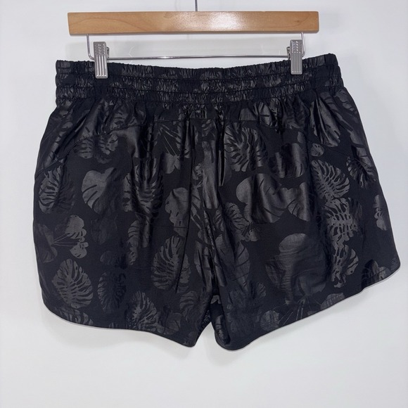 Athleta Women's Printed Running Shorts • Black Tropical Leaf • Size L - Picture 5 of 7